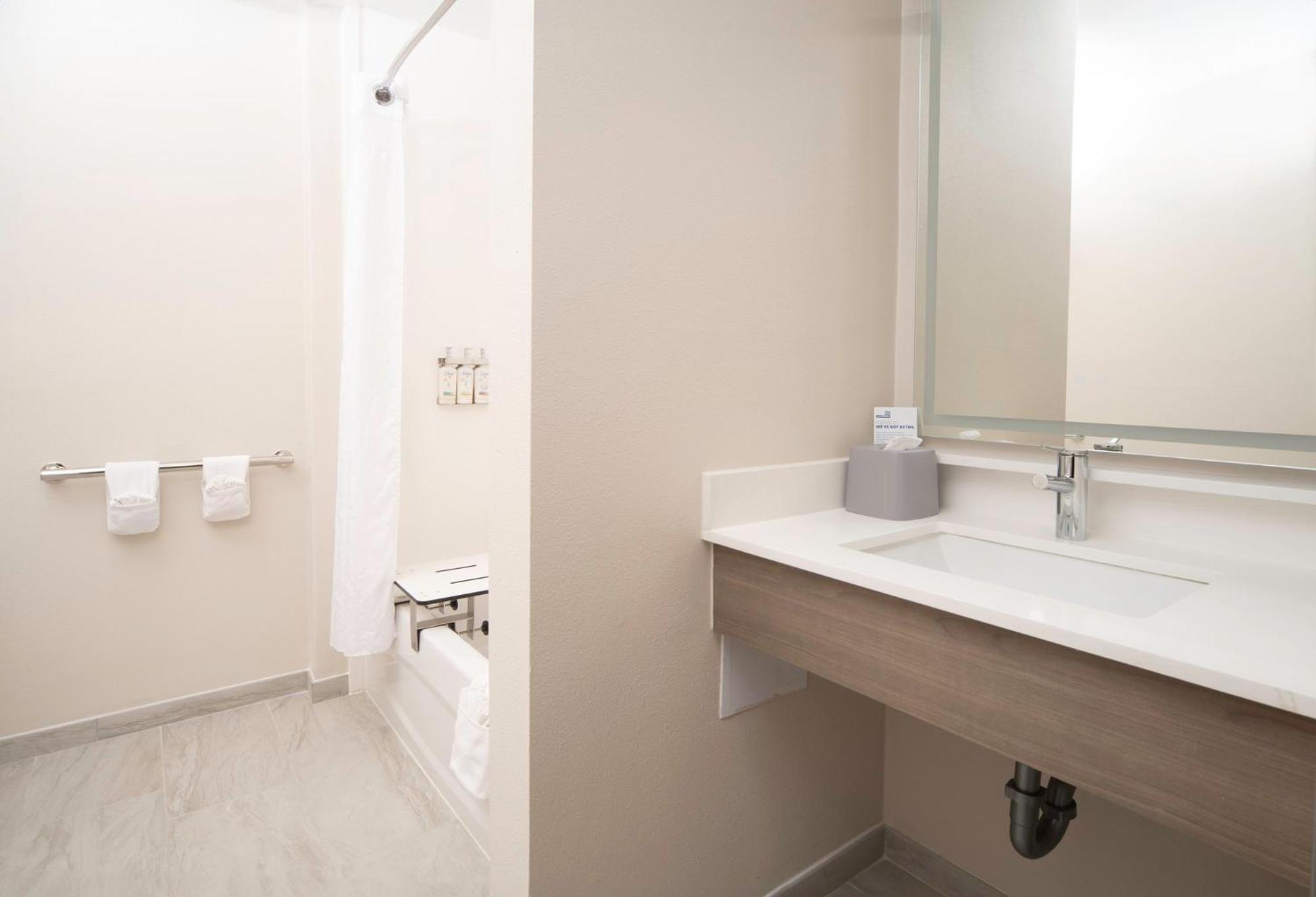 Holiday Inn Express & Suites Indianapolis - East By Ihg Luaran gambar